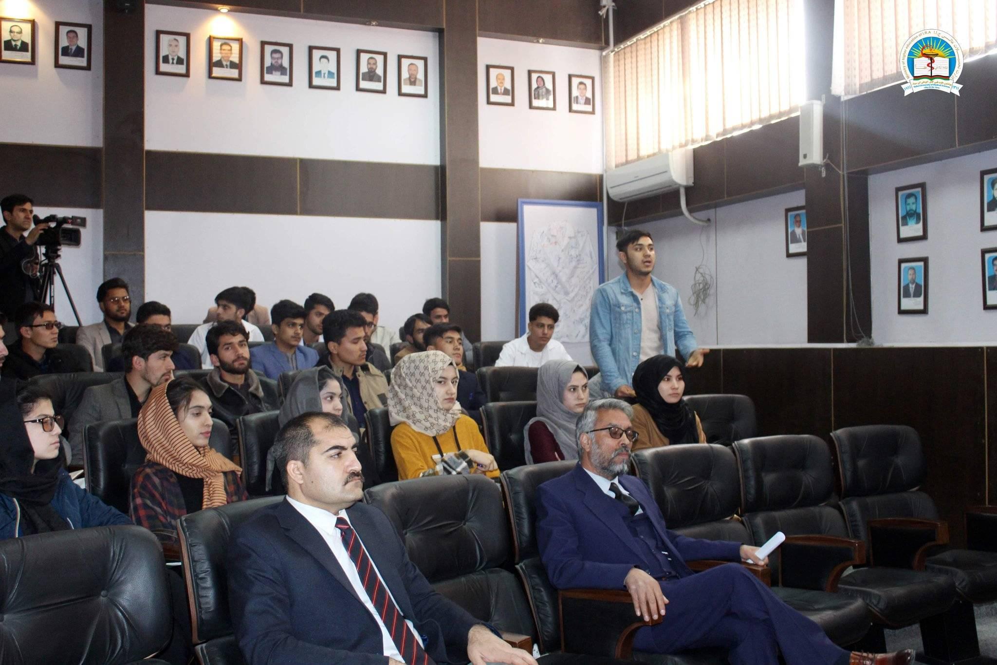 نظرخواهی محصلان پوهنتون علوم طبی کابل ابوعلی ابنسینا در مورد پروسه صلح