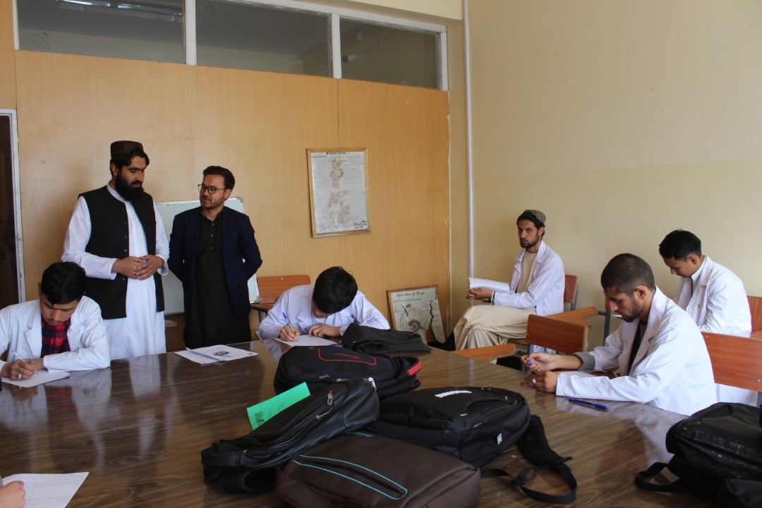 د کابل طبي علومو پوهنتون رئیس د ازموینو له بهیر لیدنه وکړه