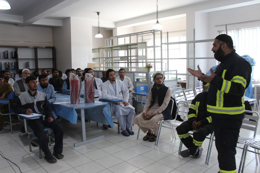 سمینار پیش‌گیری از وقوع آتش سوزی و خاموش نمودن آن در انستیتیوت امراض صدری و قلبی وعایی دایر گردید