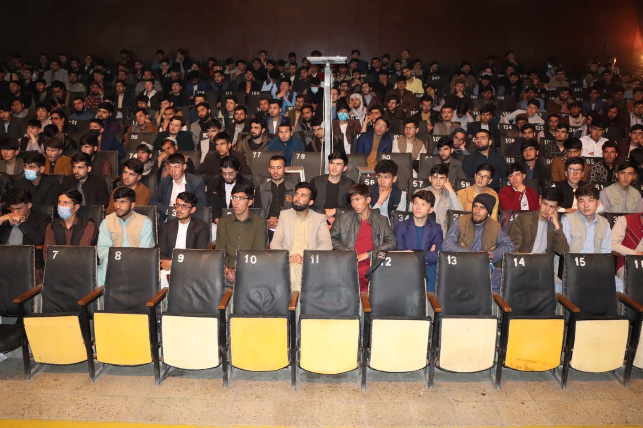 پوهنتون علوم طبی کابل محفلی را به هدف معرفی پوهنتون و خوش آمدگویی برای محصلان جدیدالشمول، برگزار کرد