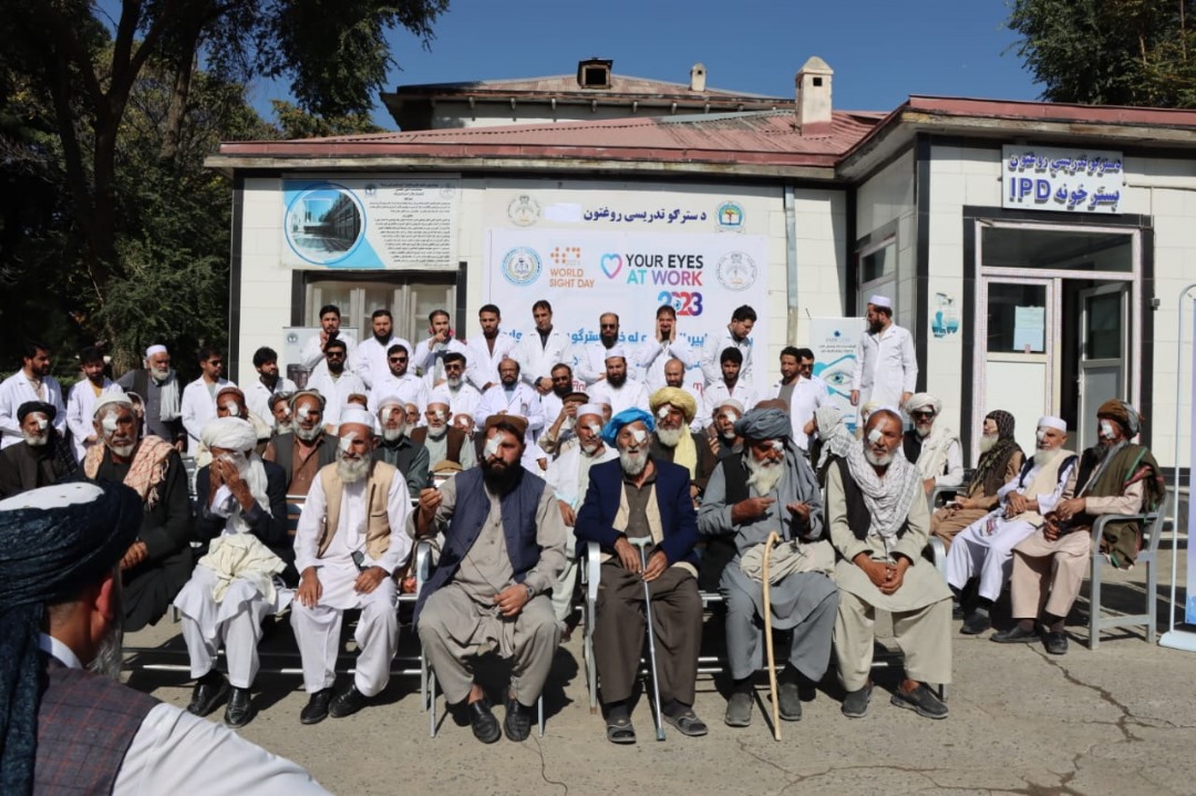 در افغانستان سالانه نیم میلیون تن بینایی خود را از دست میدهند