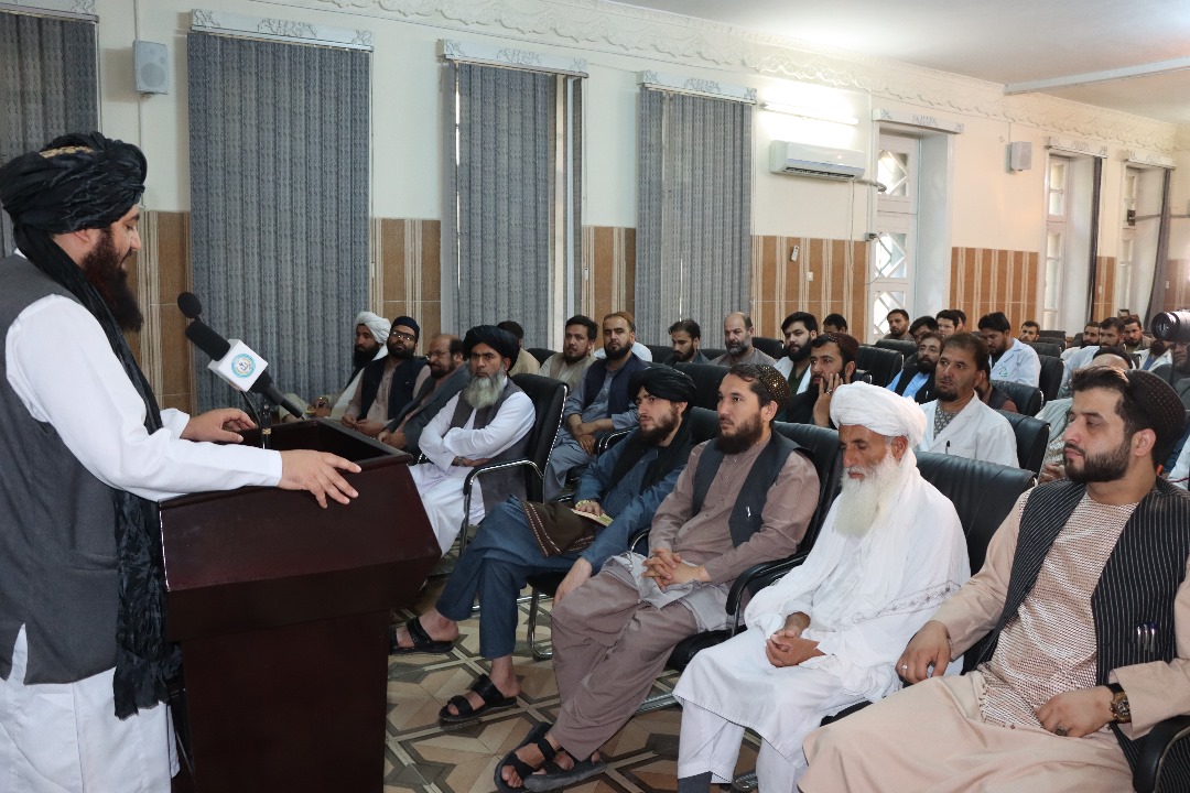 د شهر آرا سترګو او نسایي ولادي تدریسي روغتونونو کارکونکو ته له اداري فساد سره د مبارزې او ښه نظم او ډیسپلین مراعتولو په موخه غونډه تر سره شوه