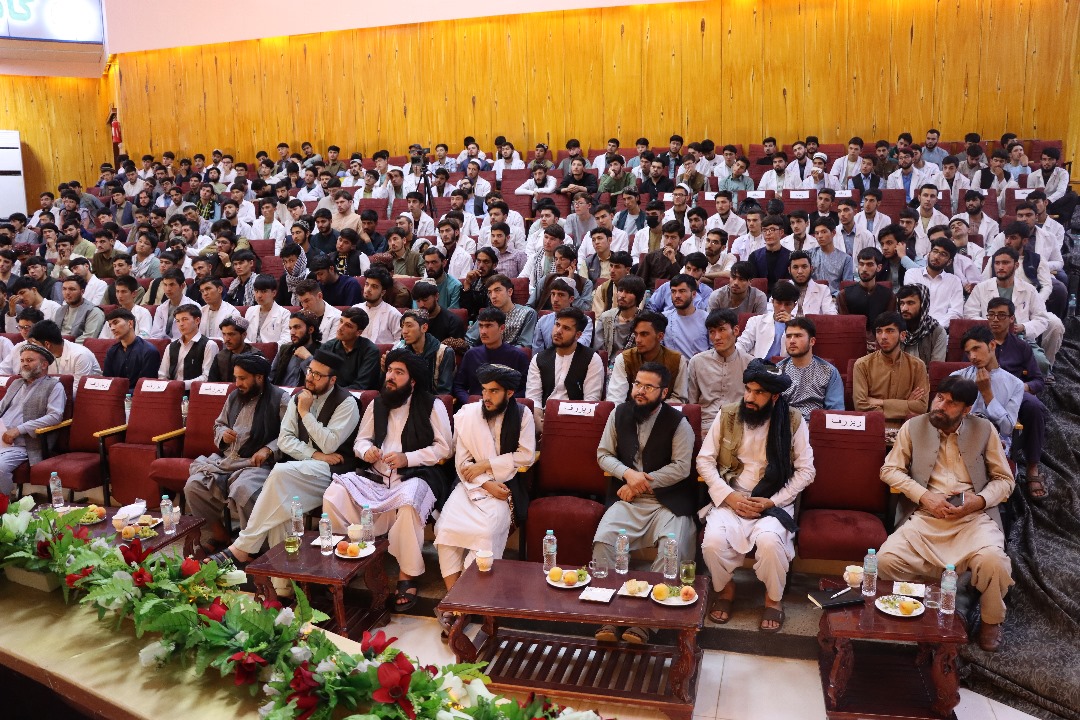 برای محصلان جدیدالشمول محفل تعارفی و خوش آمدگویی برگزار شد